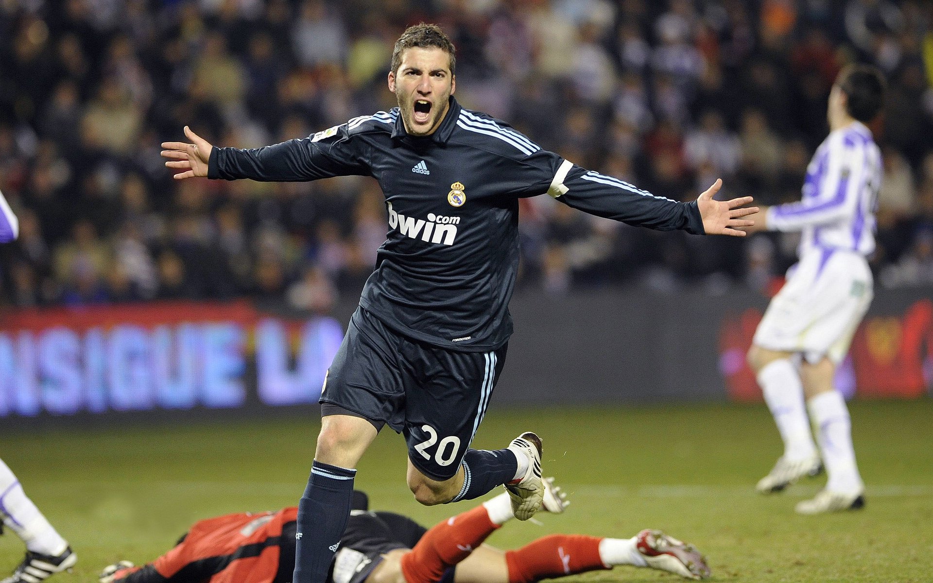 德国队连胜摩尔多瓦，实现小组赛五连胜，德国队还是倒在了莫斯科