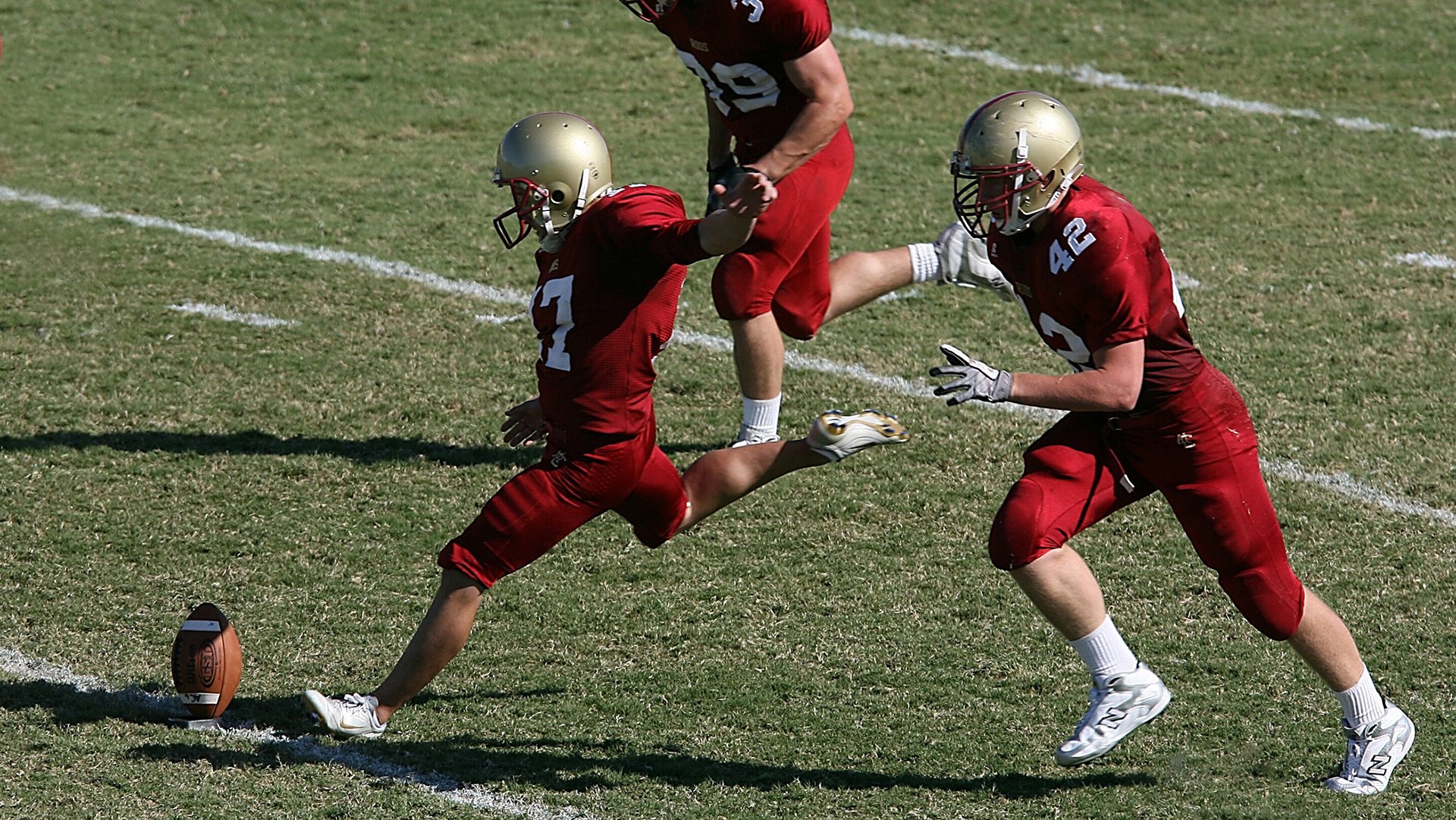 爱游戏入口-美洲队主帅谈球员转会策略，目标明确，美洲足球球员